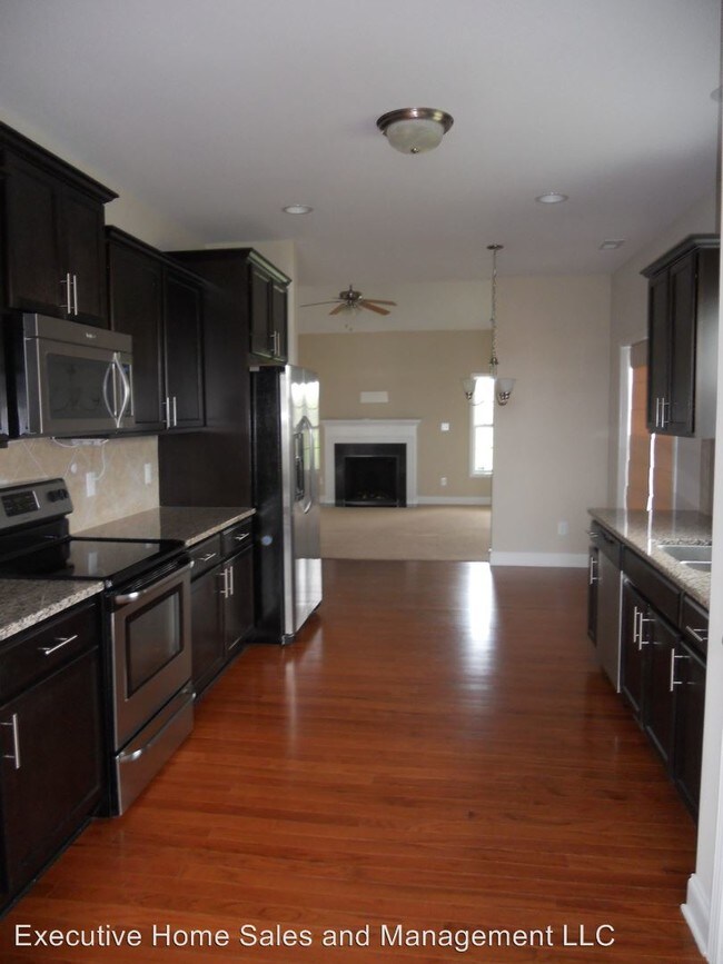 Building Photo - 3 br, 2.5 bath House - 404 Wakefield Drive
