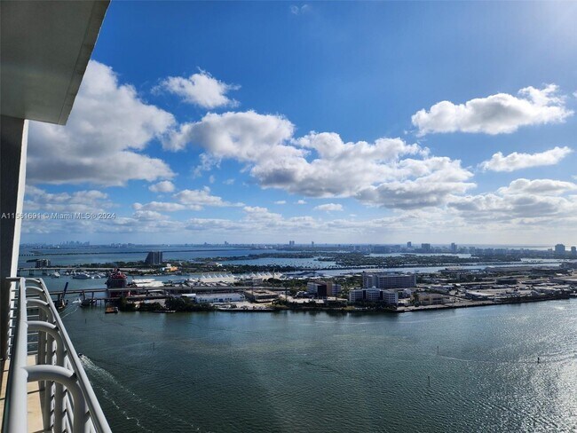 Building Photo - 335 S Biscayne Blvd