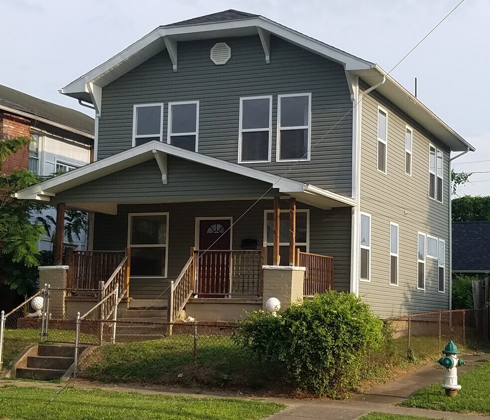 Primary Photo - 1702 Jefferson Ave 4 Bedroom 1.5 Bath Hous...