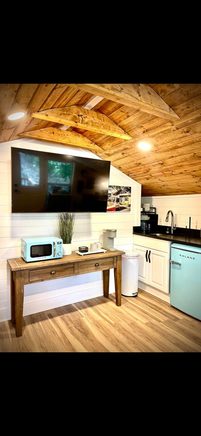 Foto del edificio - 652 W Mill St