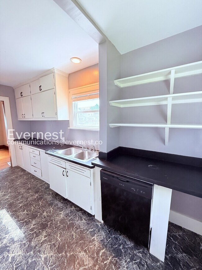 Building Photo - PROMO: Get your first full month’s rent FREE!/3 Bed/1 Bath Home / Vouchers Accepted / Available Now!