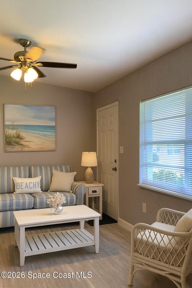 Foto del edificio - 127 Roosevelt Ave