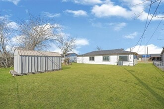 Building Photo - 2126 Hillshire Dr