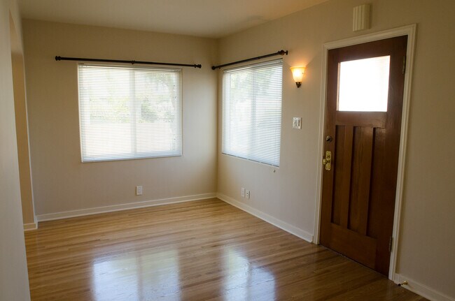 Living Room - 2117 S Ridgeley Dr