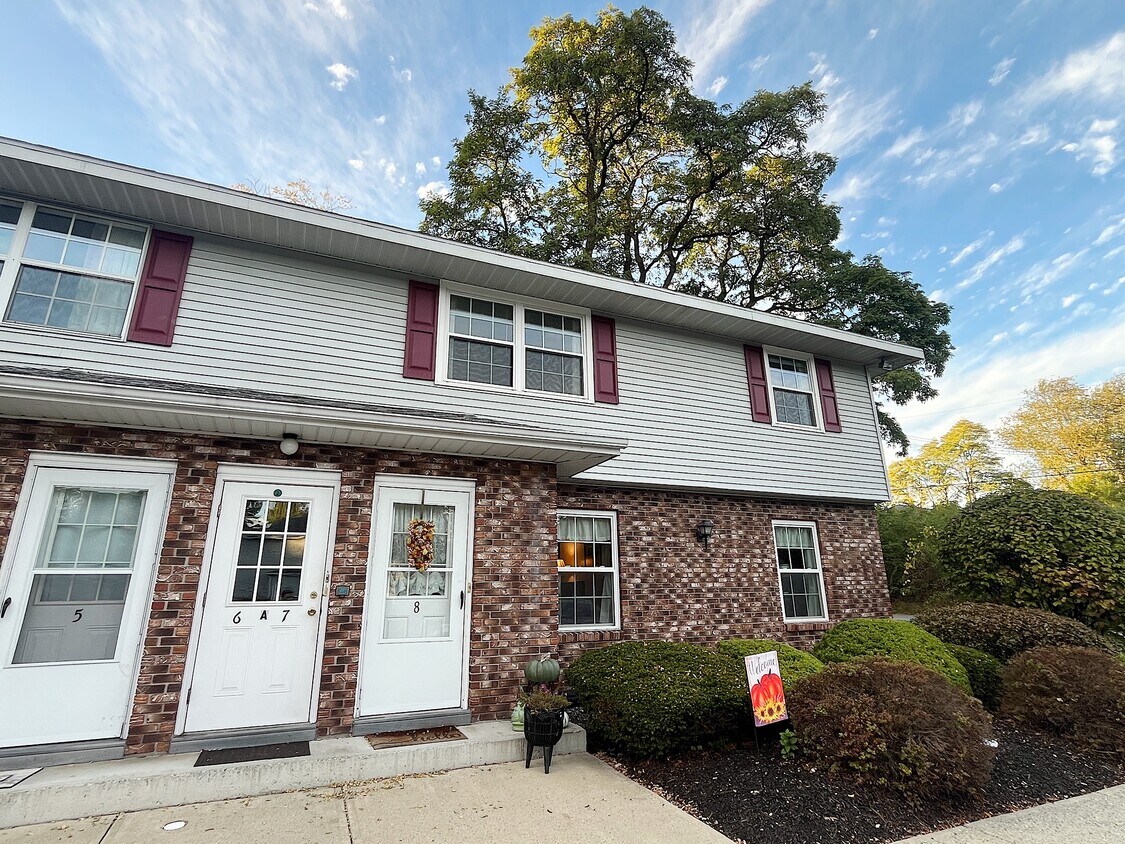 Foto principal - 25A Pine Ln