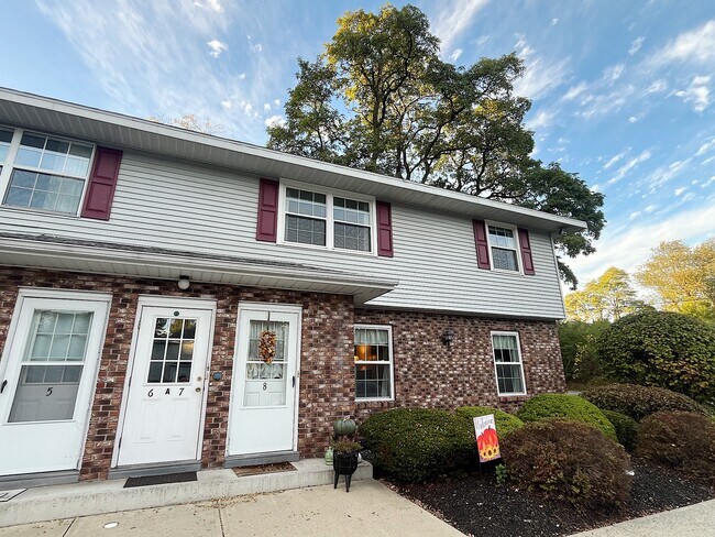 Building Photo - 25A Pine Ln