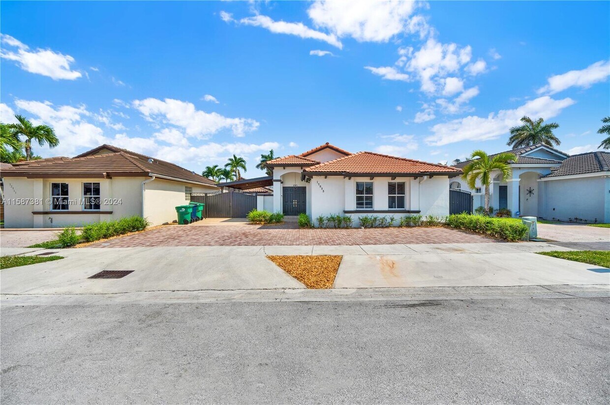 12955 NW 8th Ln, Miami, FL 33182 - House Rental in Miami, FL ...