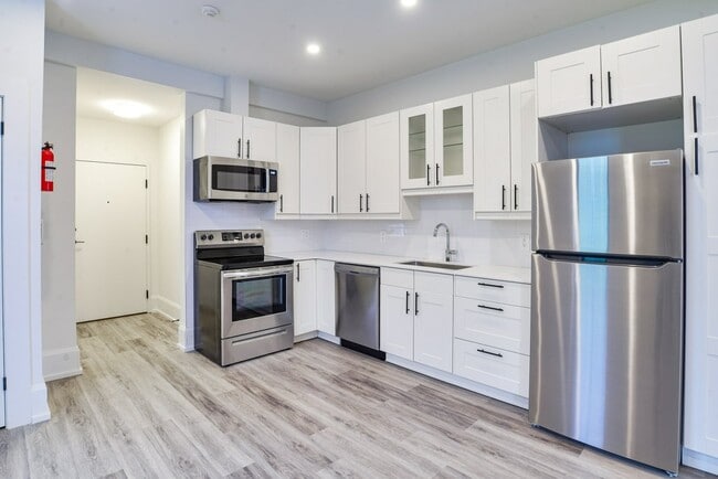 Building Photo - 2 Bedroom Loft Living in Downtown Orillia ...