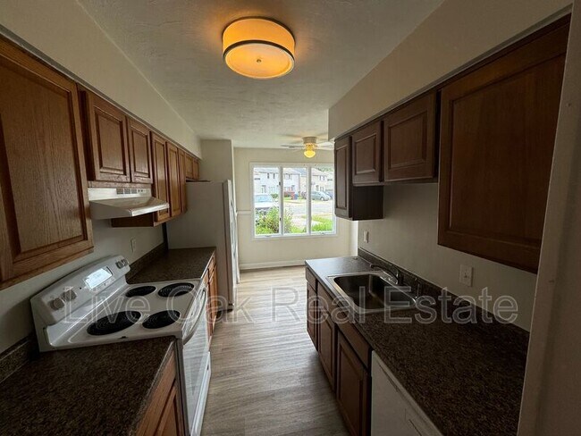 Foto del edificio - 3446 Bruin Dr