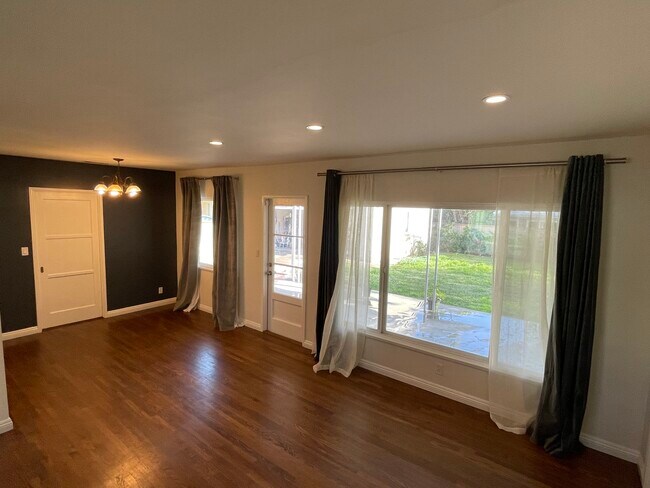Dining Room - 2060 Crestlake Ave