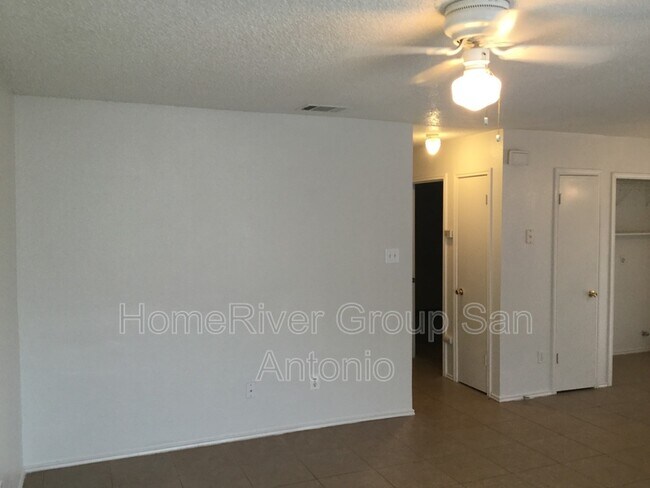 Foto del edificio - 8842 Meadow Trace St