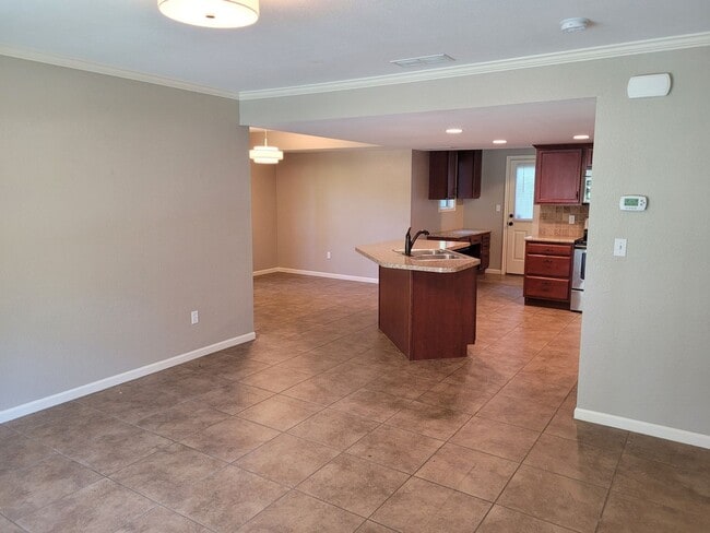 Building Photo - 3 Bedroom 2.5 Bathroom Home