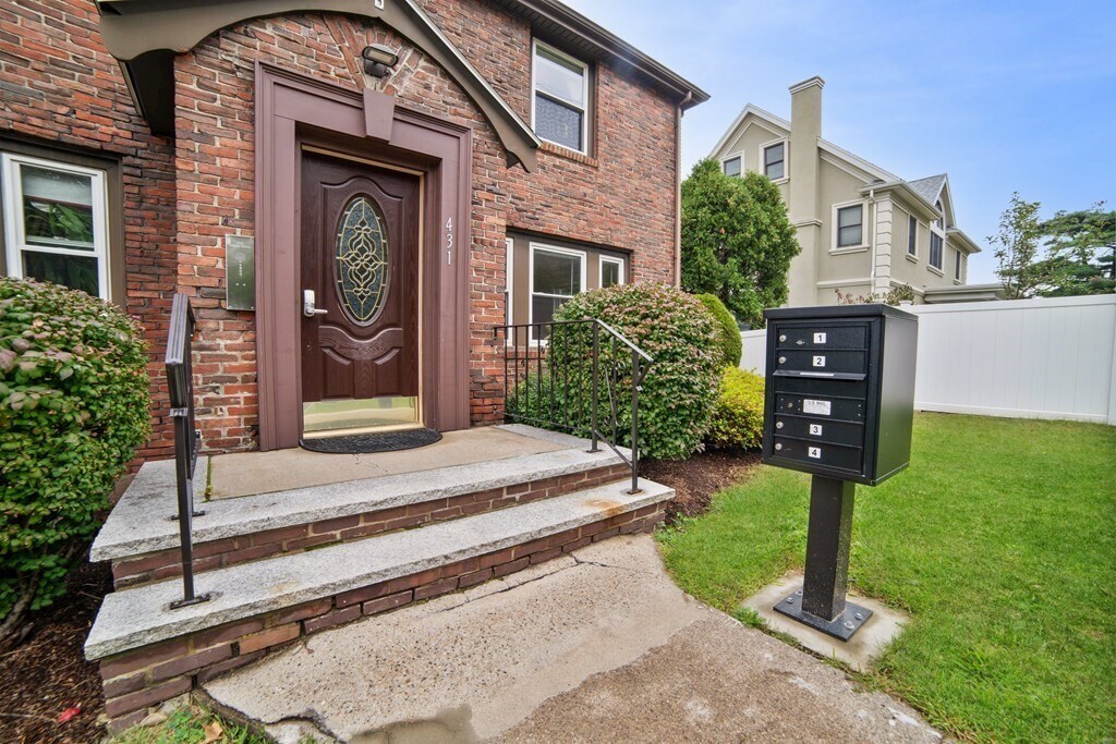 Primary Photo - 431 Adams St