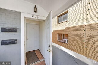 Building Photo - 806 Kennedy St NW