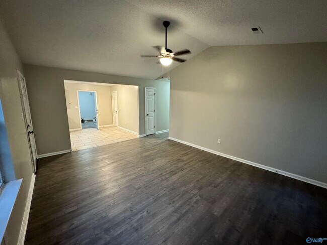 Building Photo - 121 Bramblebush Dr