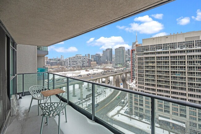 Building Photo - 211 Fort York Blvd