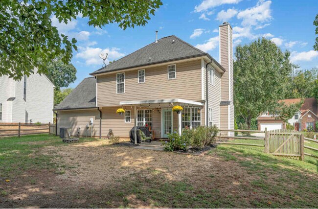 Building Photo - 204 Pebble Creek Crossing