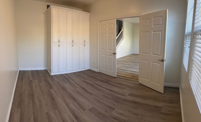 Building Photo - Large 5 bedroom / 2.5 Bathroom Perris Home