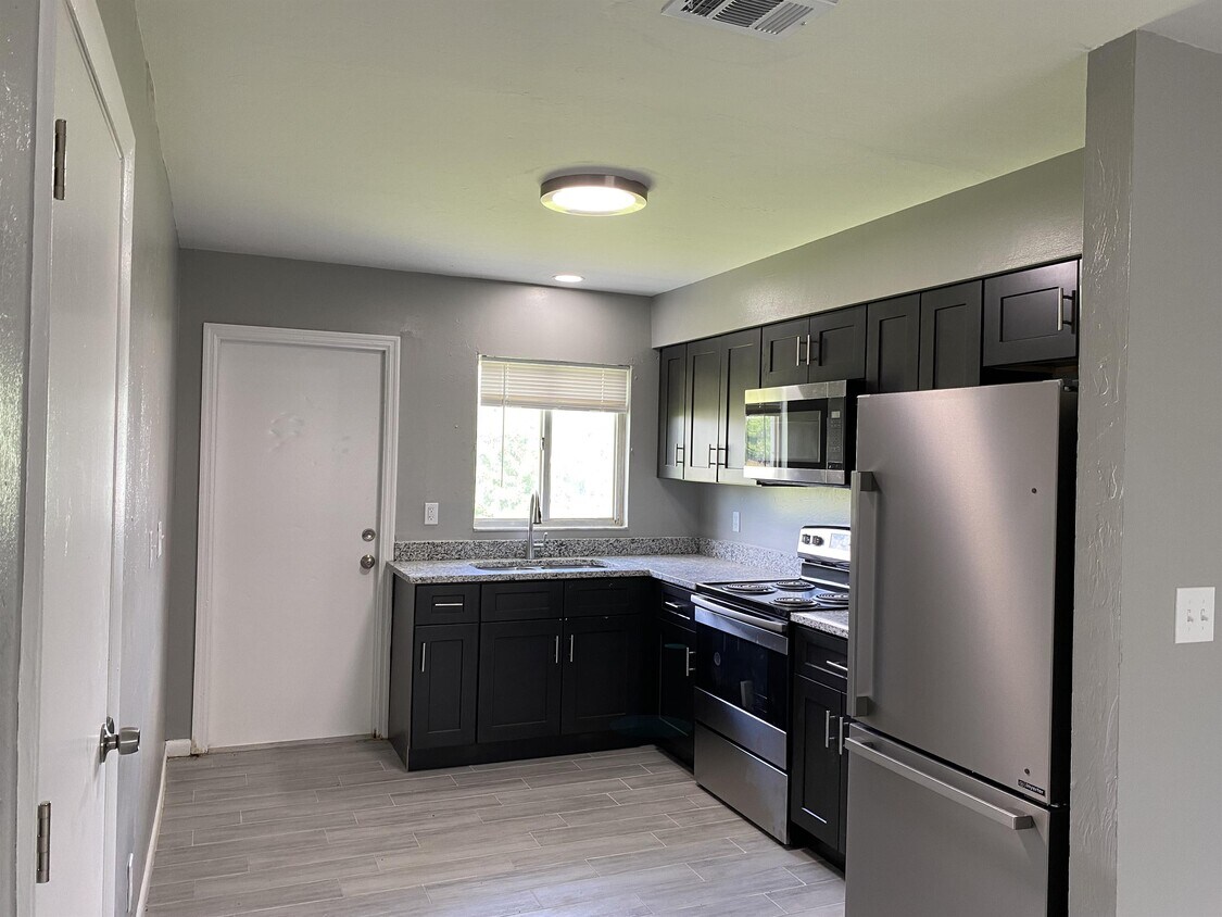 132 Gordon Ave S, Lehigh Acres, FL 33973 Townhome Rentals in Lehigh