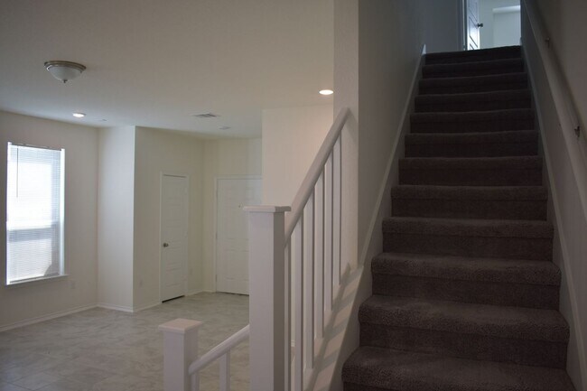 Foto del edificio - 6412 Carriage Pines Dr
