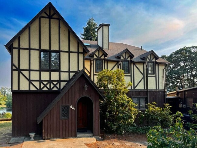 Foto del edificio - 441 W D St