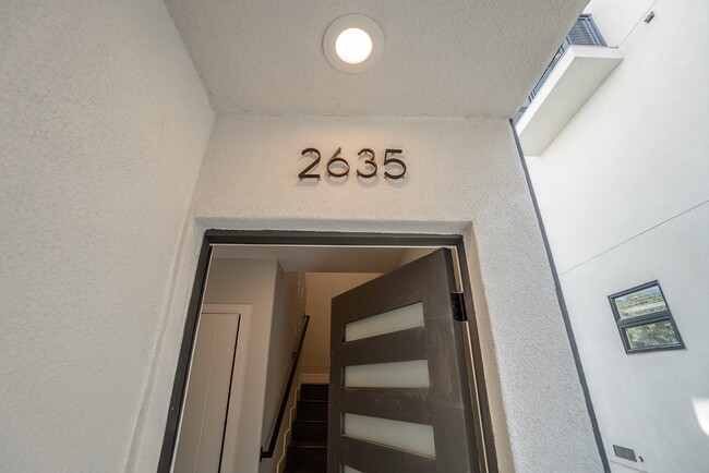 Foto del edificio - 2631 South La Salle Avenue, Unit 2635