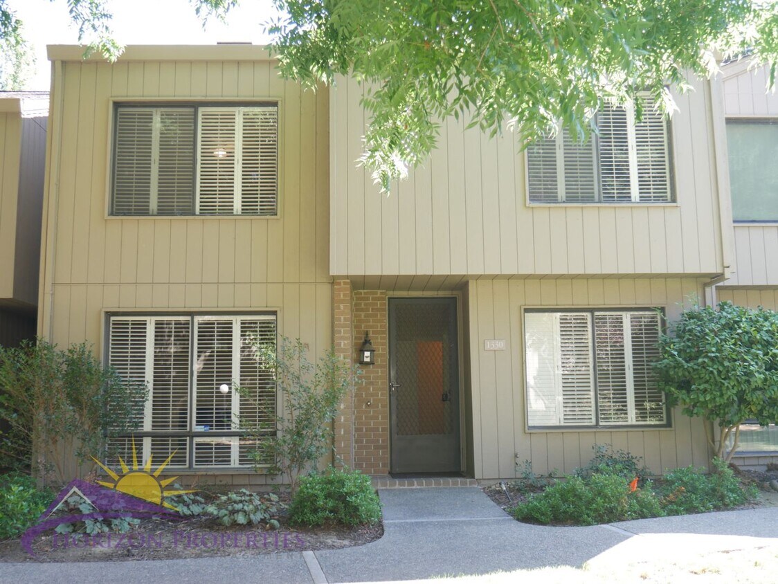 Foto principal - Spacious 2 Bed 2.5 Bath 1,835 sqft Campus ...