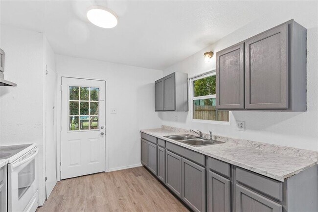 Building Photo - 704 East McNeil Road, Round Rock, TX 78664...