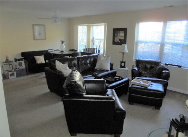Foto del edificio - 2 Mountain View Ct
