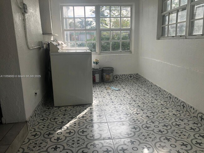 Foto del edificio - 146 NW 56th St
