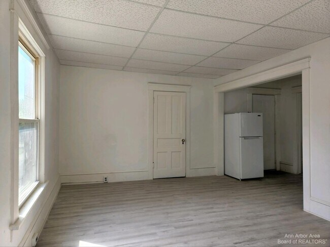 Foto del edificio - 321 W Franklin St