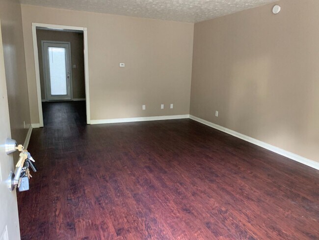 Foto del edificio - 2 bedroom duplex