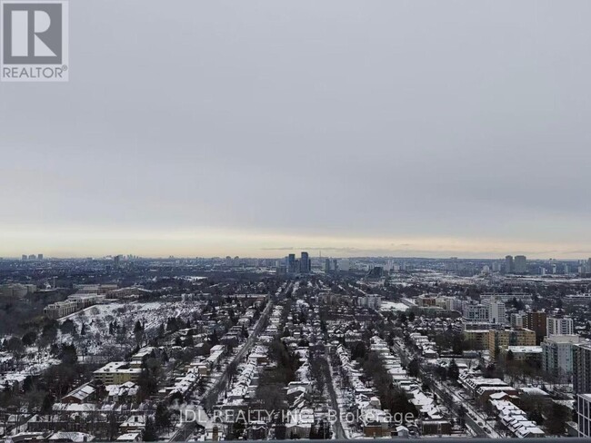 Photo du bâtiment - 127-3127 Broadway Ave