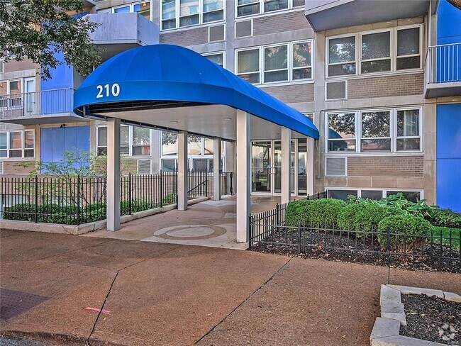 Building Photo - 210 N 17th St