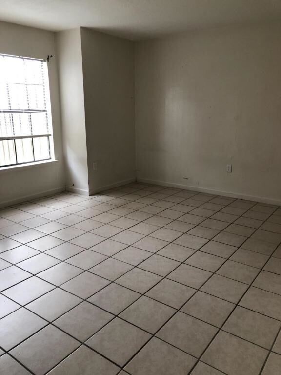 Building Photo - 8506 Leake B.