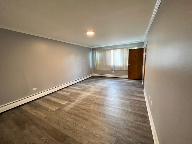 Living Room/Entrance - 355 Luella Ave