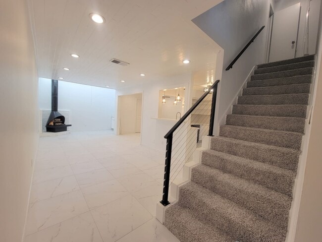 Building Photo - 1808 Saxony Ln