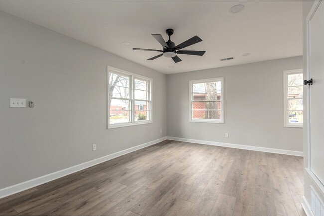 Foto del edificio - Newly renovated home for rent in East Memphis