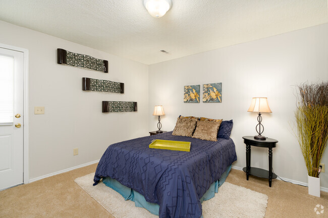 2BR, 1BA - 916SF - Primary Bedroom - Casalon Parkway Apartments