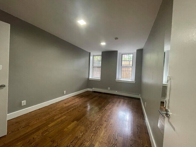 Building Photo - 304 W 151st St