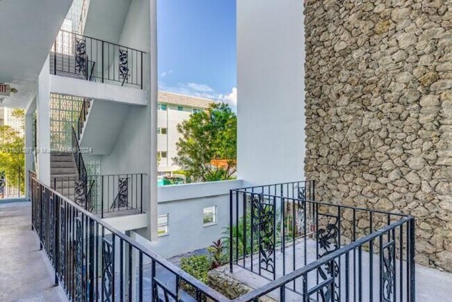Building Photo - $2,700