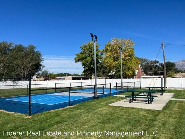 Building Photo - 3 br, 2.5 bath House - 863 S. 160 E. #13