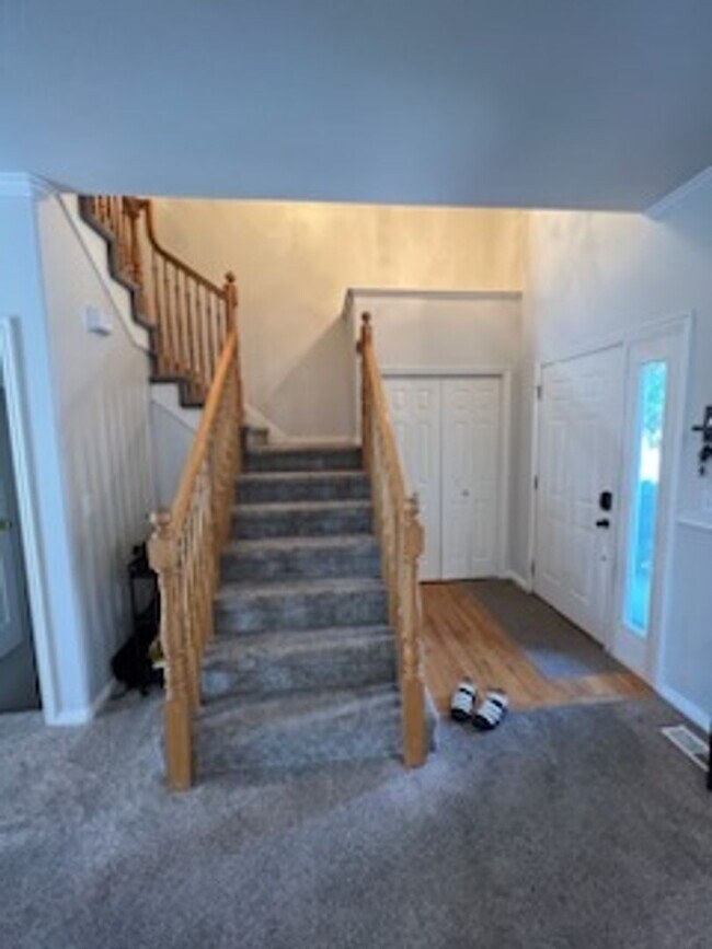 Building Photo - East Abby 5 Bedroom Townhome - Orem