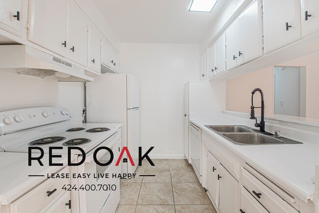 Foto del edificio - 10535 Lindley Ave