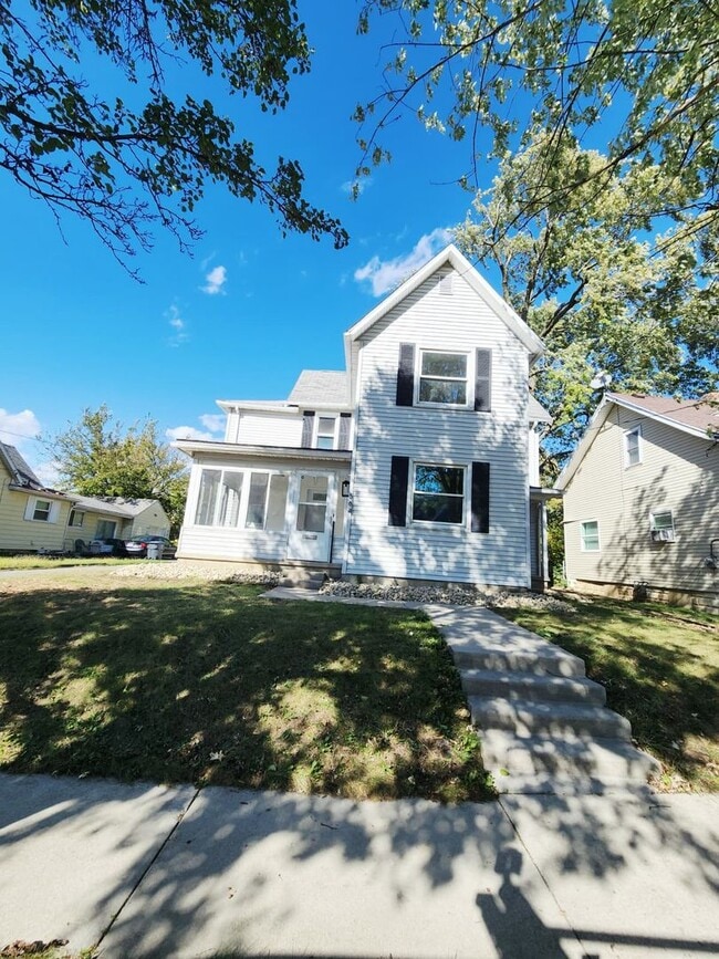 Building Photo - 564 Haller St