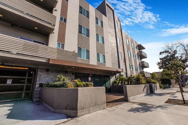 Foto del edificio - 820 S Wilton Pl