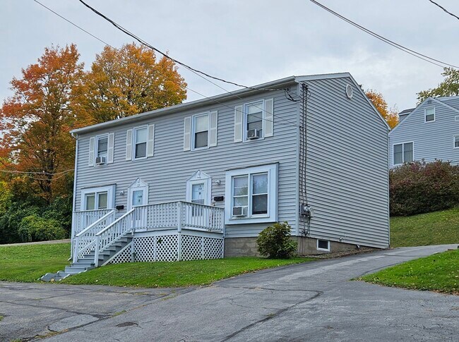 Building Photo - 298 Duer St