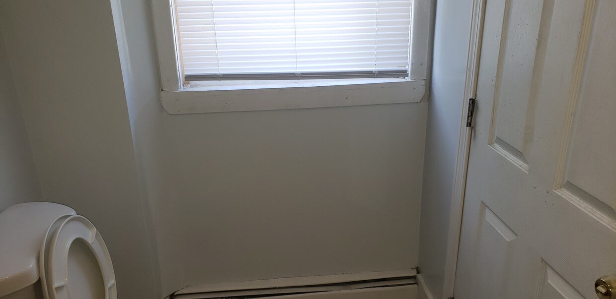 Building Photo - 304 Veazie St