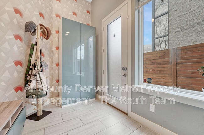 Building Photo - 2432 N Washington St