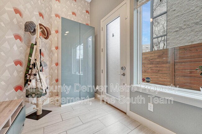 Foto del edificio - 2432 N Washington St